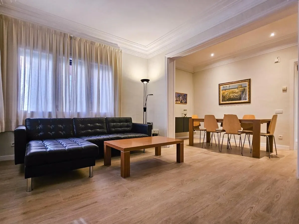 Classbedroom Park Gueell Apartment contacts